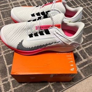 Nike Air Zoom Pegasus flyease 38 4E